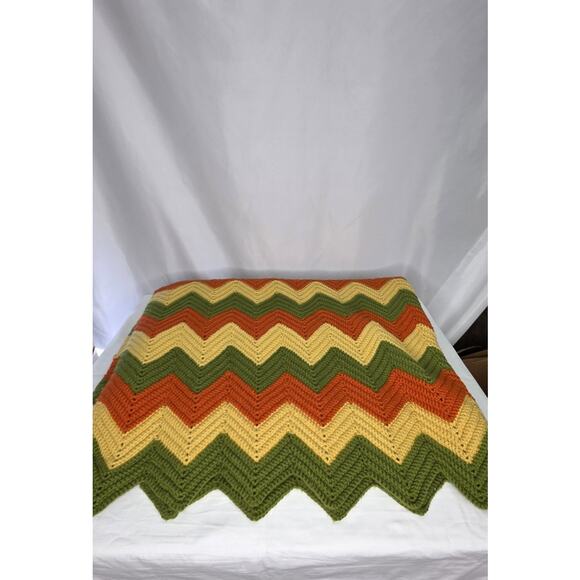 Vintage Chevron Green Yellow & Orange 70's Hand Crocheted Zig Zag Blanket 61"x56 - Picture 2 of 9